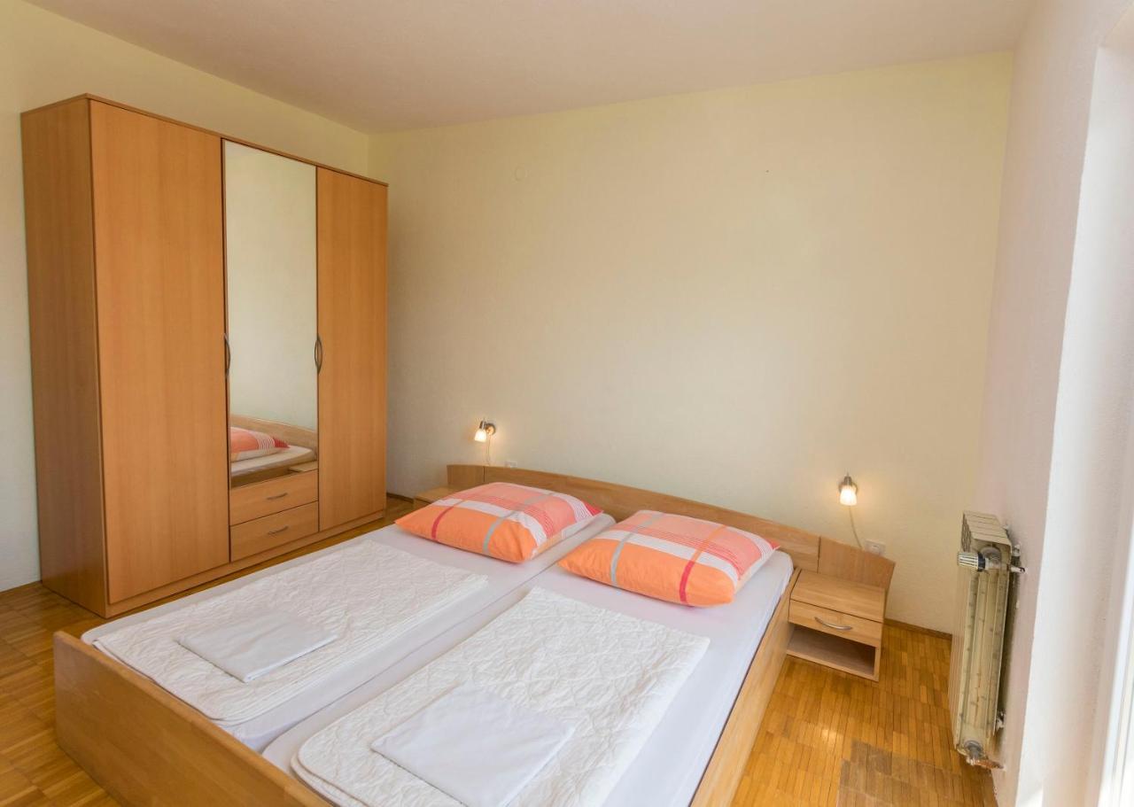 Apartments Jelka Примоштен Экстерьер фото