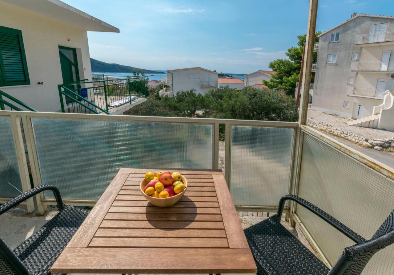 Apartments Jelka Примоштен Экстерьер фото
