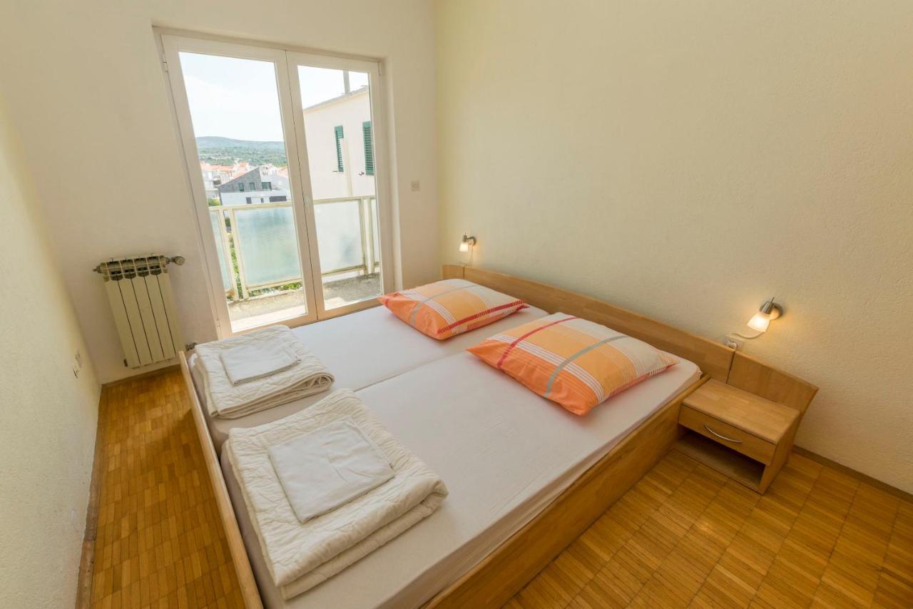 Apartments Jelka Примоштен Экстерьер фото