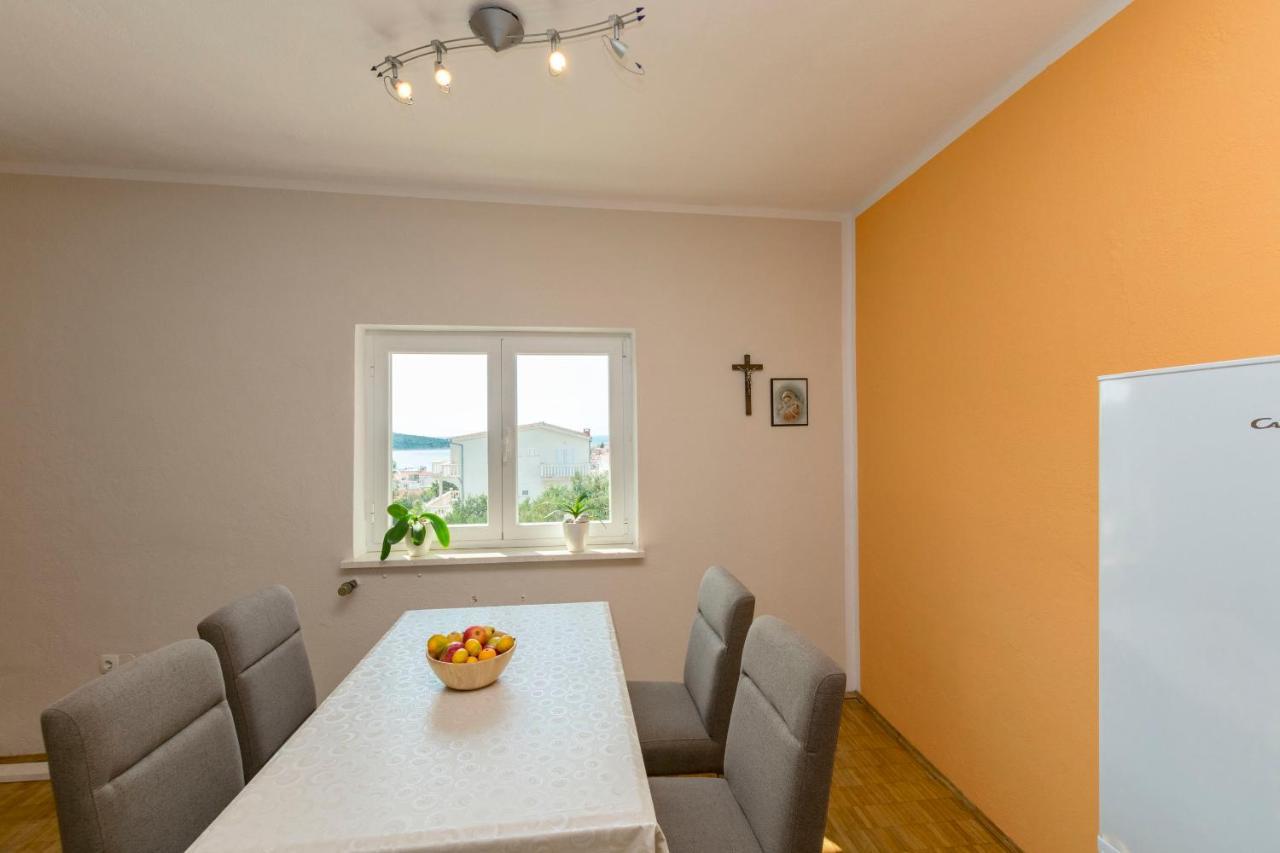 Apartments Jelka Примоштен Экстерьер фото