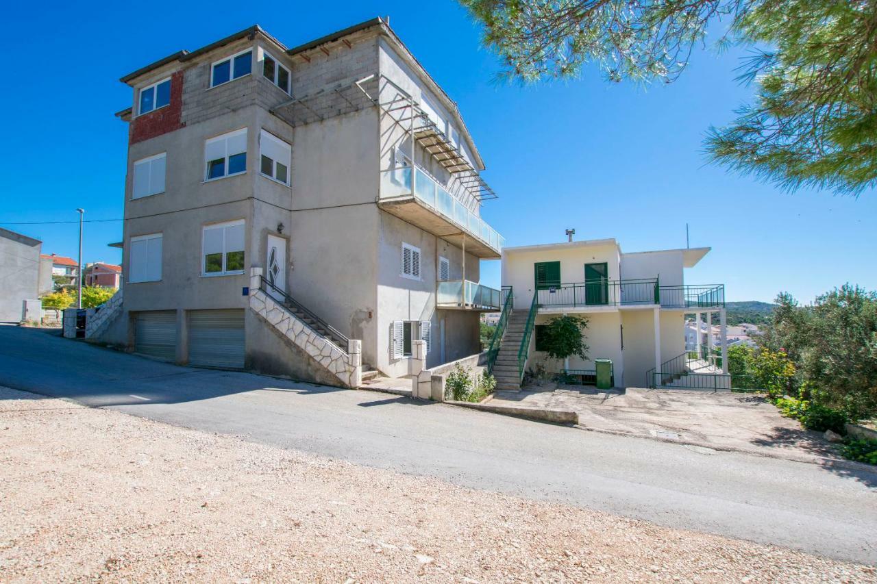 Apartments Jelka Примоштен Экстерьер фото