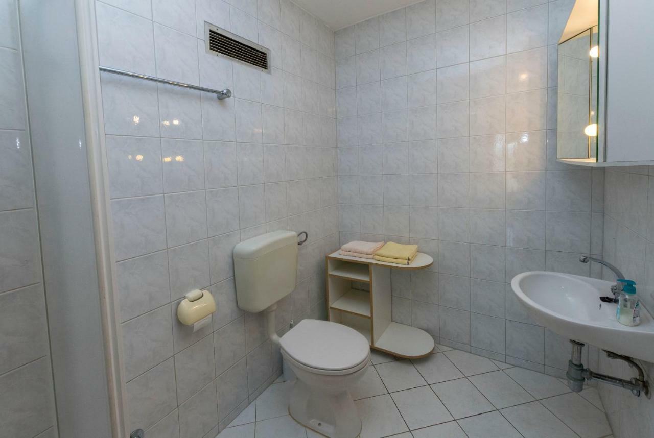Apartments Jelka Примоштен Экстерьер фото