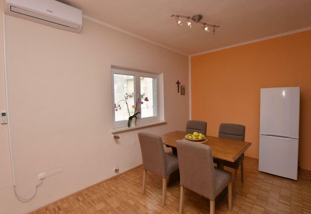Apartments Jelka Примоштен Экстерьер фото